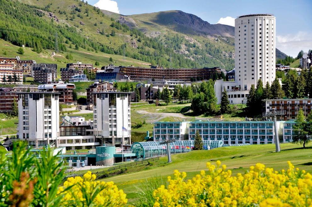 Attico Villaggio Olimpico Colle Sestriere Eksteriør bilde
